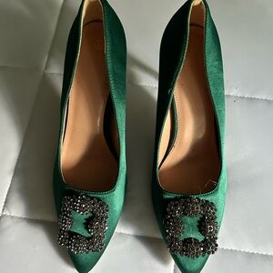 Elegant Green Satin Women's Shoes with Embellished Buckle